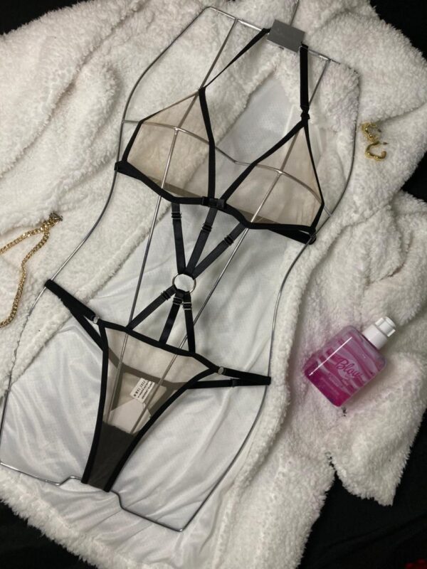 Conjunto Strappy Transparente Preto – Estilo e Ousadia