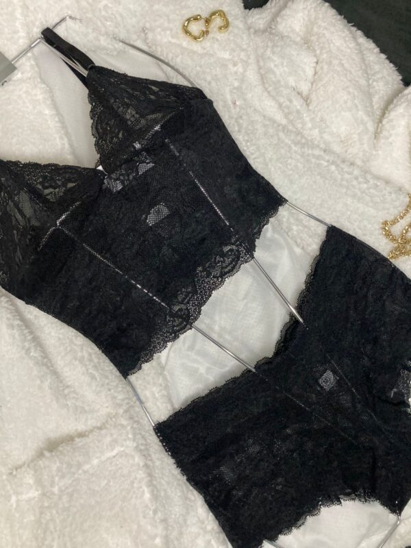 Conjunto Lingerie em Renda Preta – Sem Bojo